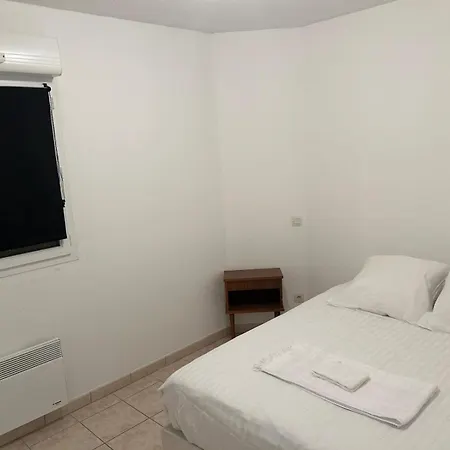 La Pause Larzac-parking Prive-a 20 Min De Millau *