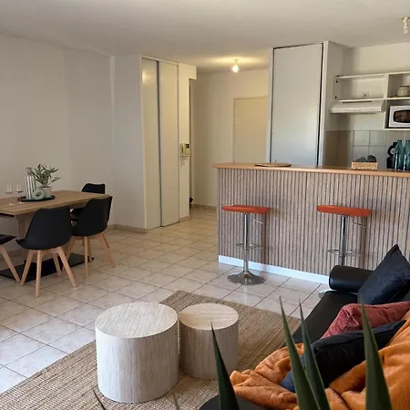 La Pause Larzac-parking Prive-a 20 Min De Millau La Cavalerie